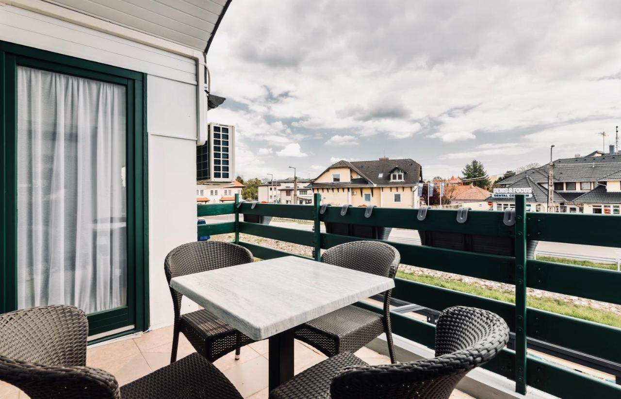 Monarchia Apartman Grand Mosonmagyarovar Luaran gambar